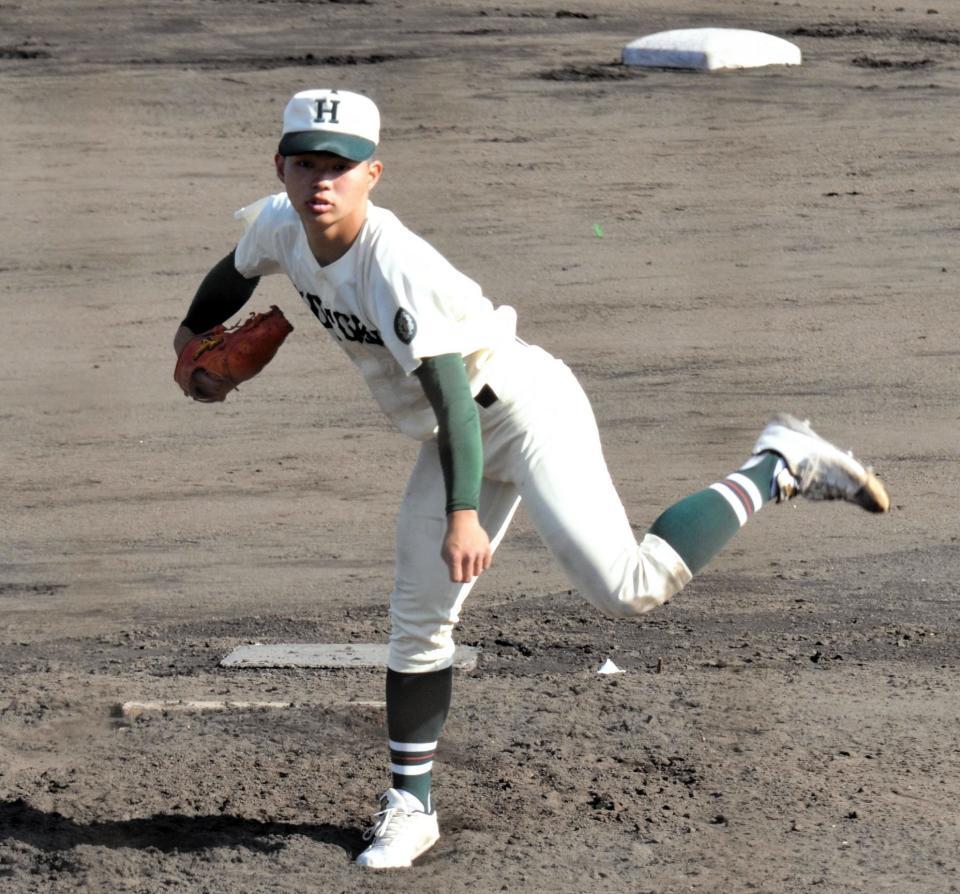 　粘り強い投球を披露した報徳学園・榊原