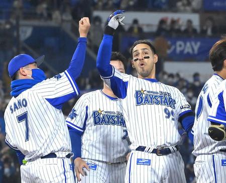 　１０回　サヨナラ本塁打を放ったソト（撮影・堀内翔）