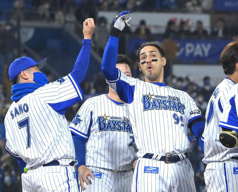 　１０回　サヨナラ本塁打を放ったソト（撮影・堀内翔）