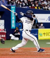 ９回、吉田正が右前に同点の２点打を放つ