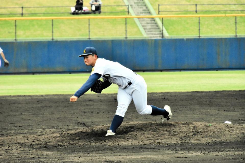 　完封勝利を手にした鳴門・冨田遼弥