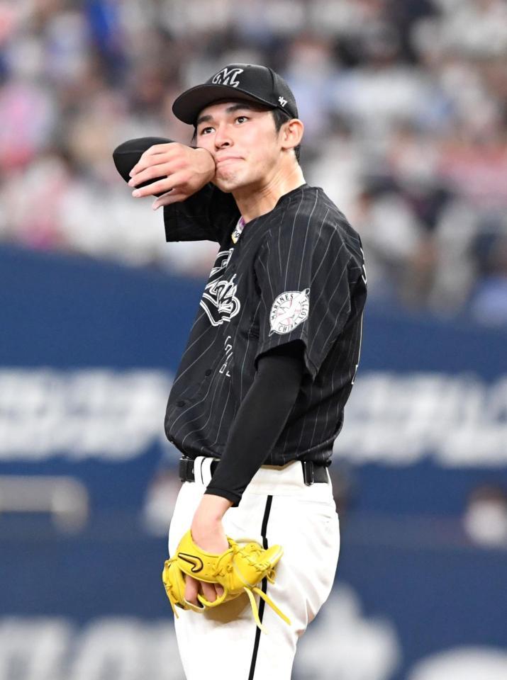 ５回、吉田正に適時二塁打を浴びた佐々木朗（撮影・北村雅宏）