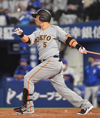 　４回、左中間へ満塁ホームランを放つ中島（撮影・伊藤笙子）