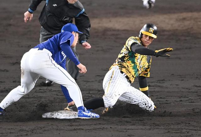 中日・京田“三重殺タッチ”立浪監督に怒られた　リプレー検証中に呼び出し