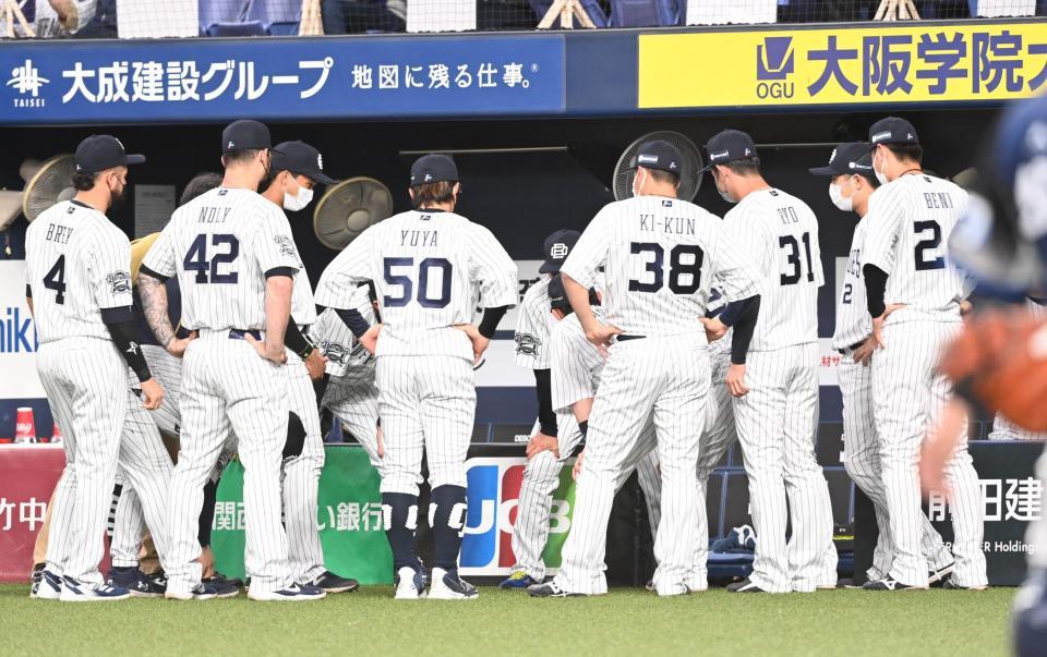 　再びコロナ禍に見舞われたオリックスナイン。試合前に円陣を組む