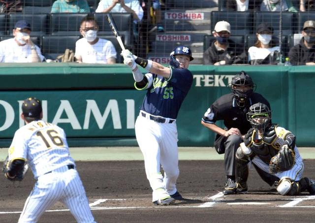 ヤクルト４番のアーチで首位に１・５差迫る　村上が甲子園レフト中段へ完璧７号Ｖ弾