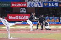 　５回、見逃し三振に倒れる柳田（投手・佐々木朗）＝撮影・堀内翔