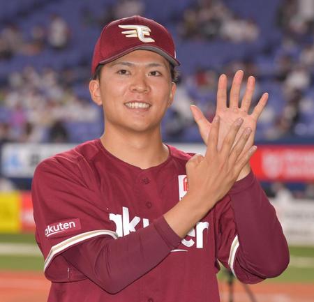 　チーム９連勝に喜ぶ早川（撮影・神子素慎一）