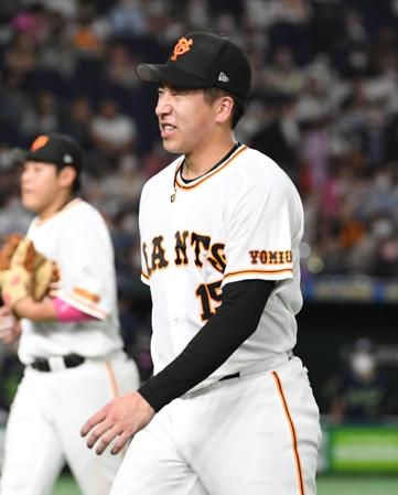 　９回、４連打を浴び、ヤクルトに逆転を許した大勢（撮影・佐藤厚）