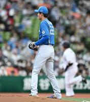 　１回、山川に先制２ランを許した杉浦（撮影・高石航平）