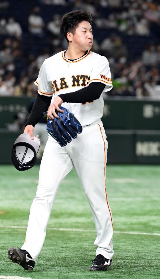 　９回、４連打を浴び、ヤクルトに逆転を許した大勢（撮影・佐藤厚）