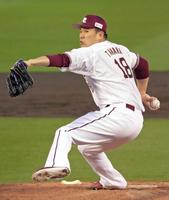 　先発し力投する楽天・田中将