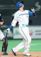 　８回、二飛に倒れる清宮（撮影・中島達哉）