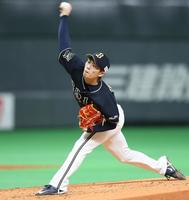 　先発の山岡（撮影・中島達哉）