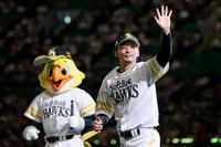 ノーヒットノーランを達成し、場内一周する東浜