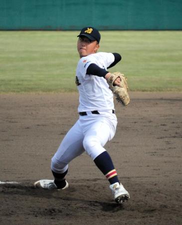 　９回８安打２失点と力投した日本文理の田中