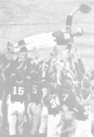 　ロス五輪で金メダルに輝き胴上げされる松永怜一さん（ＵＰＩ＝共同）