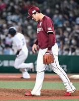 　６回、中村（奥）に勝ち越しソロを打たれた滝中