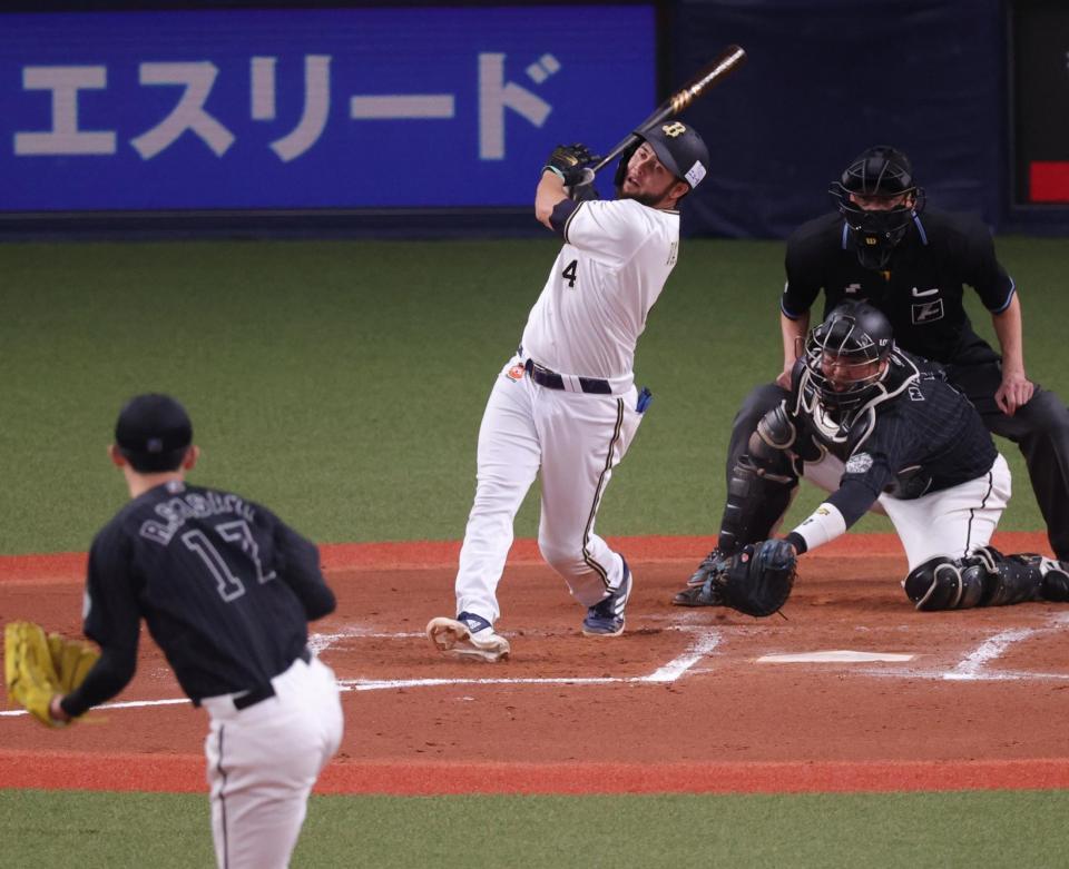 　６回、バレラは空振りの三振に倒れる（撮影・坂部計介）