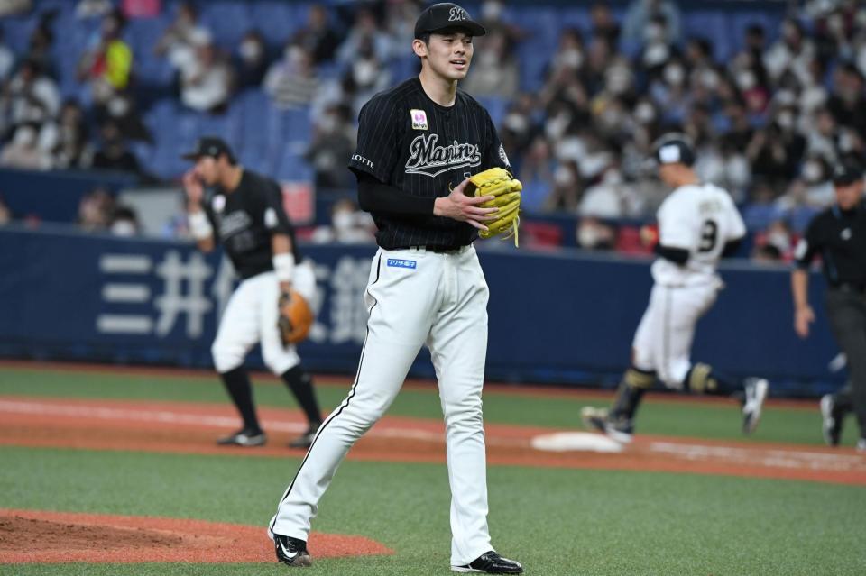 　５回、野口（９）に安打を放たれた佐々木朗（撮影・石井剣太郎）