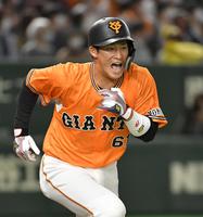 巨人・増田陸がプロ初本塁打 中日・柳から左翼席へ会心の一撃/野球