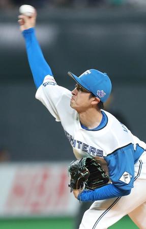 　力投する上沢（撮影・中島達哉）