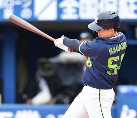 　２回、右越え２ランを放つ長岡（撮影・西岡正）