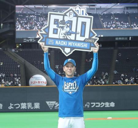 　通算８００試合登板を達成した宮西（撮影・中島達哉）