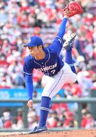 　８回、プロ初登板のマウンドに上がり、１イニングを無失点に抑えた根尾（撮影・立川洋一郎）