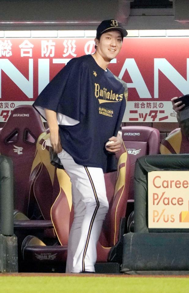 　今季初勝利を挙げ、笑顔を見せる田嶋