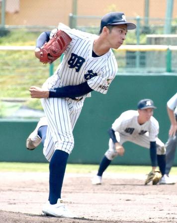 　きっちり試合を締めた明徳義塾・吉村優聖歩