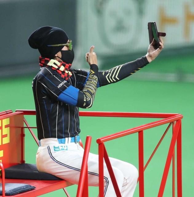 日本ハム・新庄ビッグボス 前代未聞!試合前インスタライブ開催 日本ハム・新庄ビッグボス 前代未聞!試合前インスタライブ開催