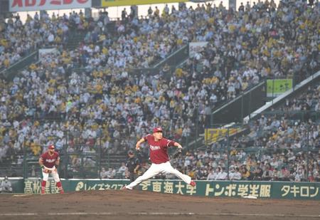 　聖地のマウンドで力投する田中将（撮影・高部洋祐）