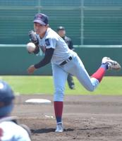 　粘り強い投球を見せた近大・久保