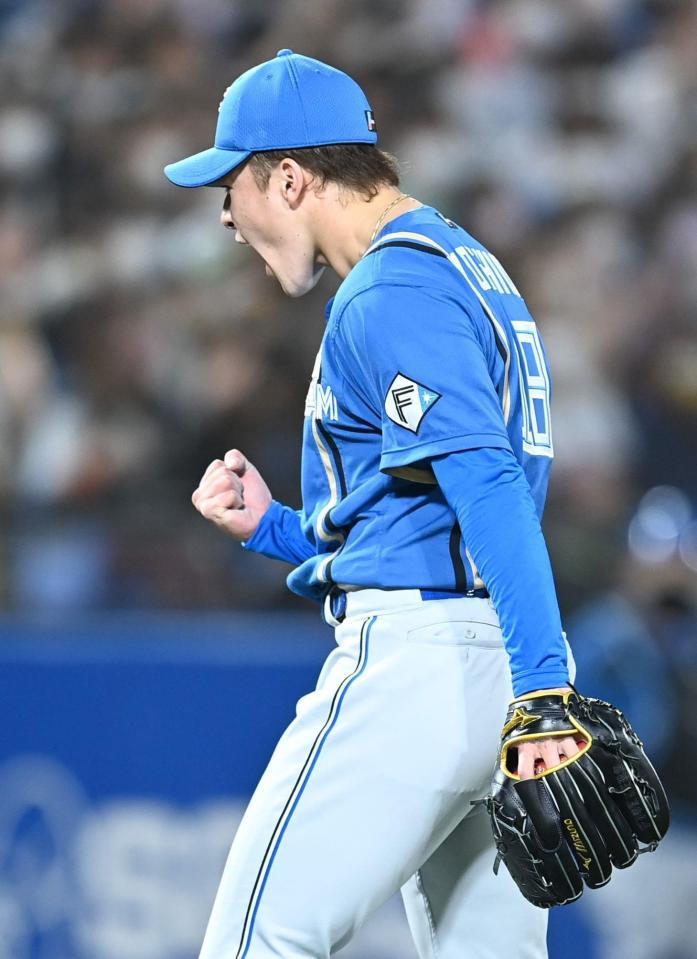 日本ハム・吉田輝星が好救援 火の玉ストレートで1死一、三塁のピンチ