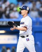 　２回、太田の適時二塁打で生還する青木（撮影・高石航平）