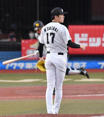 ２回、糸原に左前打を浴びた佐々木朗（撮影・佐々木彰尚）