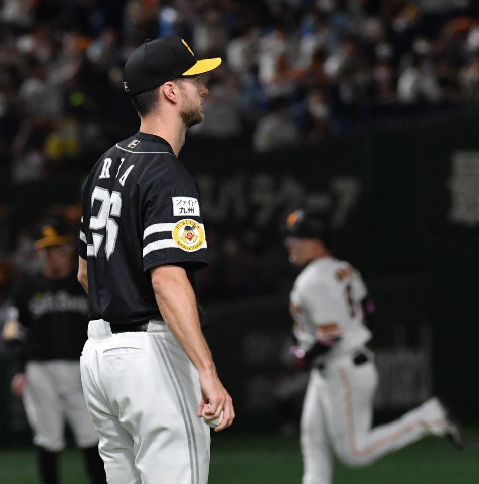 　１回、丸に右越えソロを浴びたレイ（撮影・佐々木彰尚）