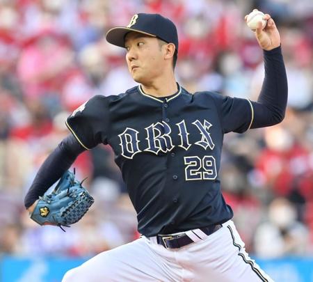 　広島打線を相手に力投する田嶋＝３日