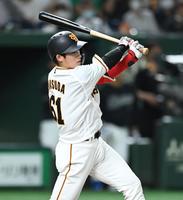 　７回、同点適時打を放つ増田陸（撮影・高石航平）