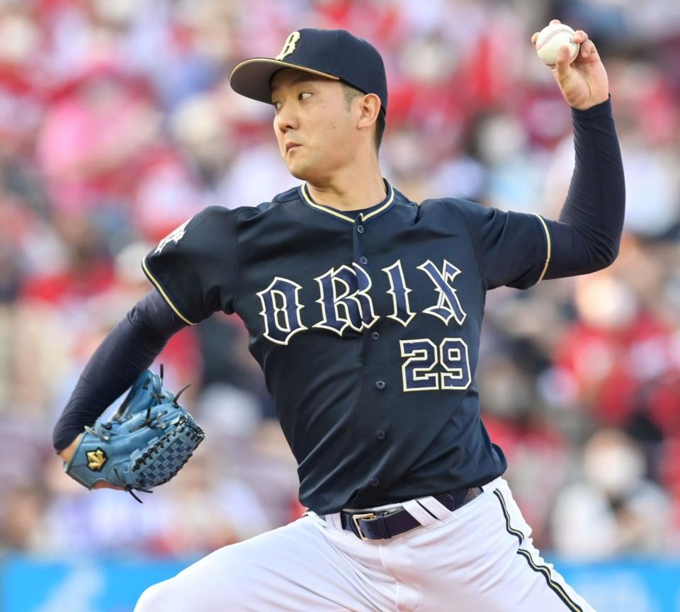 　広島打線を相手に力投する田嶋＝３日