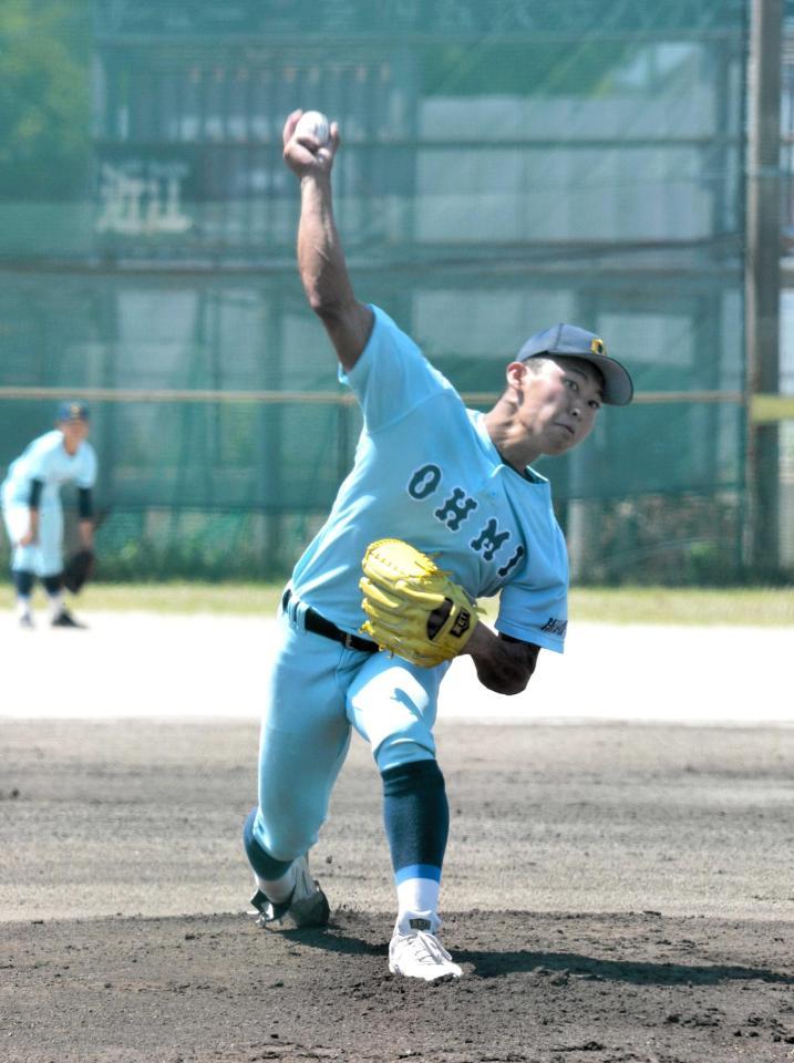 　実戦復帰マウンドで力投した近江・山田