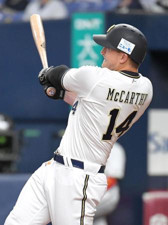 　４回、ソロを放つマッカーシー（撮影・北村雅宏）