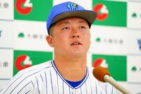 ５月度「大樹生命月間ＭＶＰ賞」を受賞した牧＝球団提供