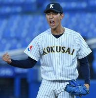 　大商大を破り４強進出。叫ぶ東日本国際大・大山（撮影・佐々木彰尚）