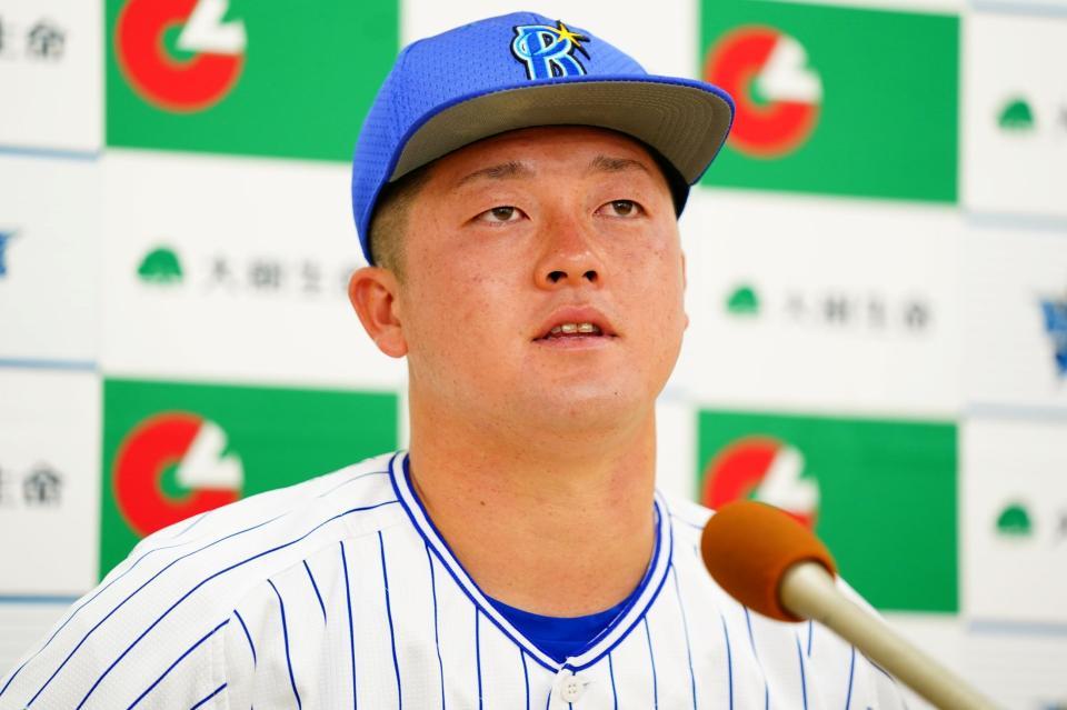 ５月度「大樹生命月間ＭＶＰ賞」を受賞した牧＝球団提供