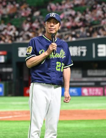 　交流戦優勝を果たし、インタビューに応える高津監督