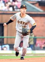 　楽天戦の先発マウンドに立つ山崎伊（撮影・佐藤厚）