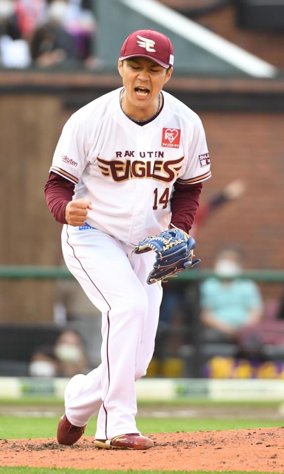 　５回、ポランコから三振を奪い、雄たけびを上げる則本（撮影・佐藤厚）