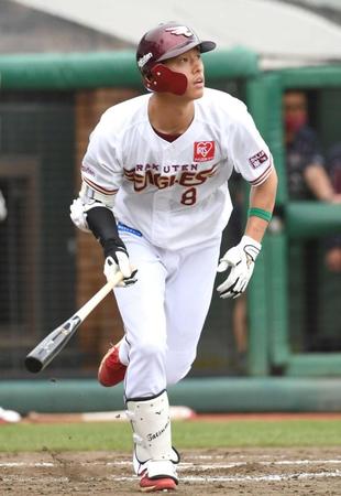 　２回、右越えに２打席連続本塁打を放つ辰己